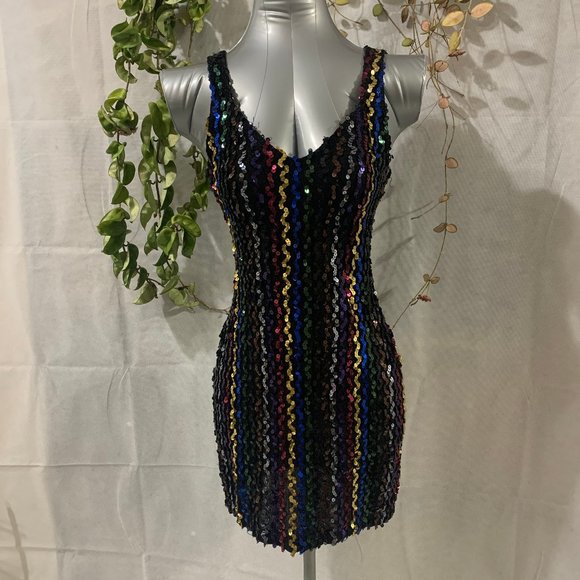 🌀 Sweetheart Neckline Bodycon Dress - Picture 4 of 12